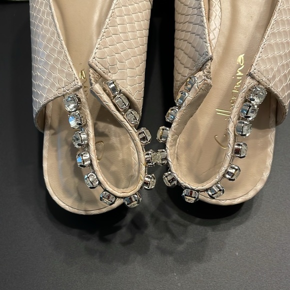 Guilhermina Embossed Leather Flats Size7 Cream Bedazzled Elegance Relaxed Luxury - Picture 13 of 13
